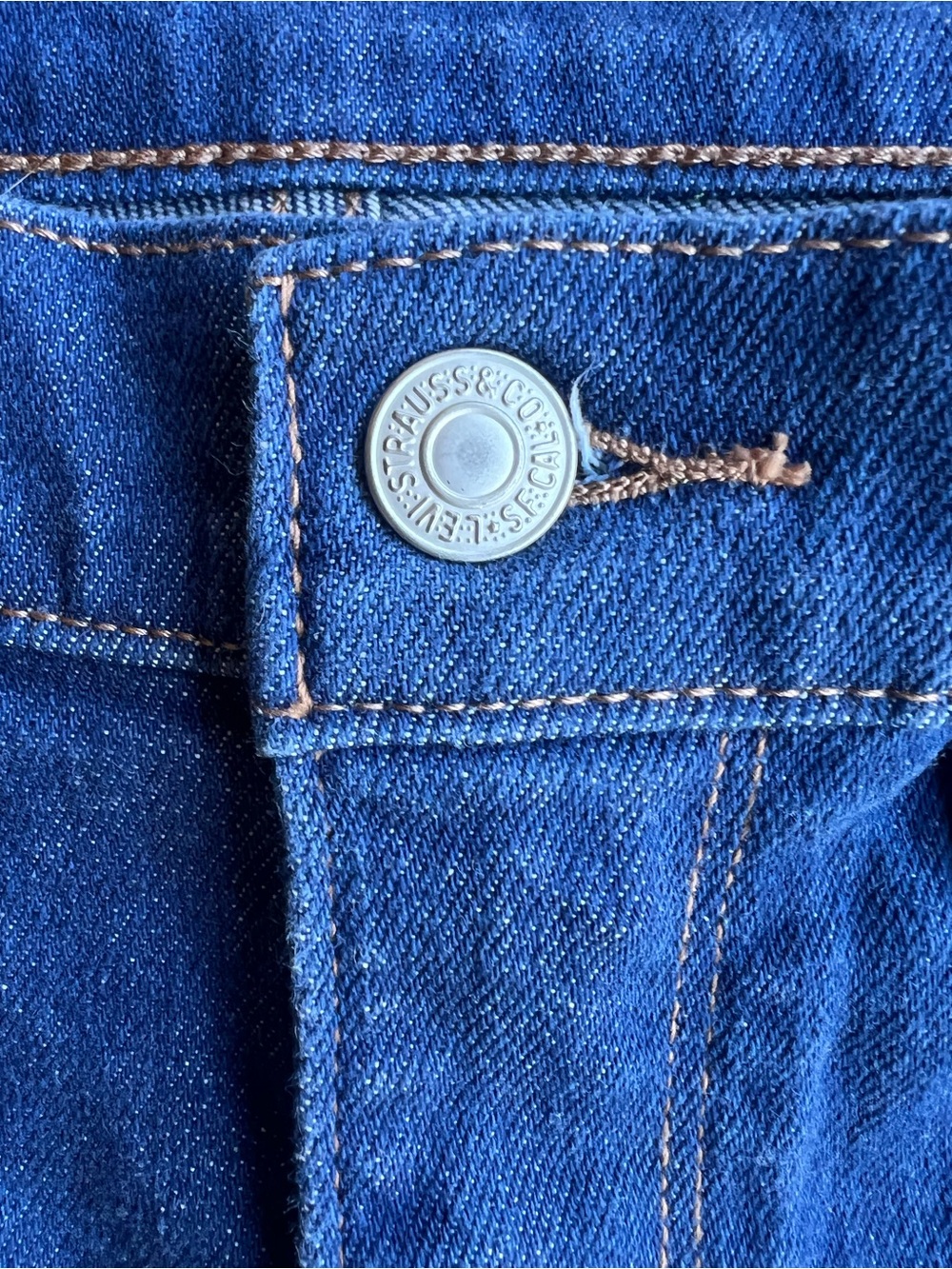 LEVI STRAUSS Classic Women’s Blue Jeans 27x32” Straight Leg Stretch Mid-Rise - Picture 2 of 11